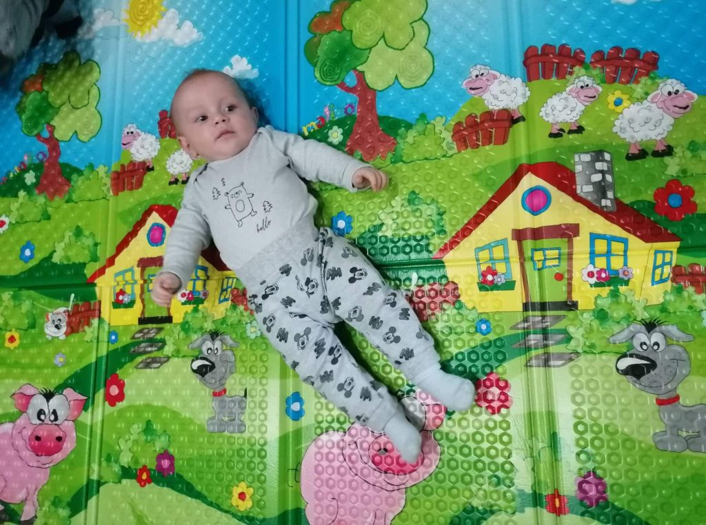 Mama, jesi li završila s tim slikanjem? Želim se igrati! Mama, jesi li završila s tim slikanjem? Želim se igrati!